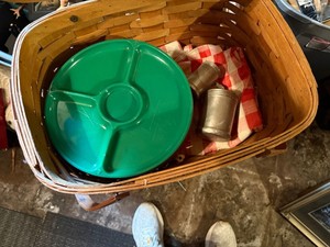Vintage Woven Picnic Basket w Lid Plates Cloth & Aluminum Shakers