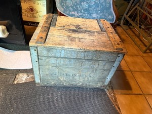 Vintage Wood Dairy Crate Chest SAN FARM DAIRIES 4-31 Hinged Lid