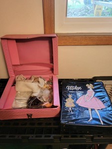 Vintage Barbie Midge Doll Case Lot w Dolls Clothing Sassaby Case