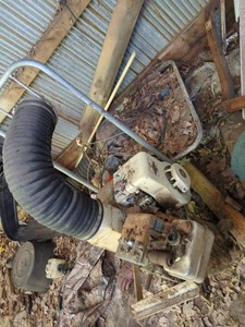 Lot Including Briggs & Stratton Engine Blower and 1000 lb Chain Hoist