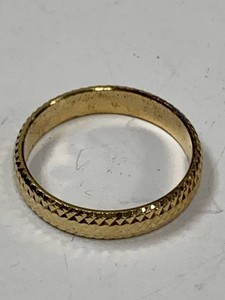 Bianca Gold Tone Textured Band Ring With Pouch Box Approx Size 9