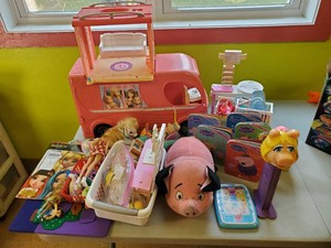 Lot of toys including Mattel Barbie Dream Camper, Miss Piggy Pez, Books and mores