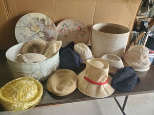 Beautiful Lot of Vintage Ladies Hats of Various Kind and 2 Hat boxes