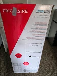 Frigidaire 7.5 Cu. Ft. Top-Freezer Refrigerator - Platinum Finish