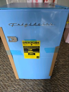 Frigidaire Classic Retro Mini Refrigerator - Blue