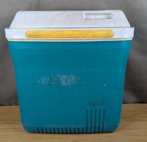 Rubbermaid Teal and White Portable Cooler B