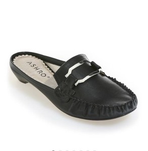 Size 8.5 Rush Hour Slip-On Shoe for Women with Metallic Accent