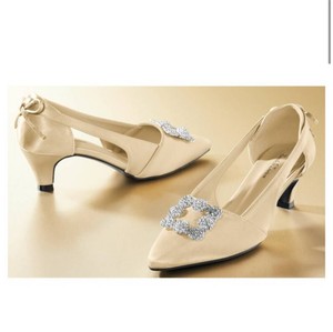 Size 9.5 Amanda Dlaurie Satin & Rhinestone Pump for Women with 2 Kitten Heel