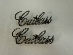 2 Vintage 1971-1977 Oldsmobile Cutlass Front Fender Scripts-408954