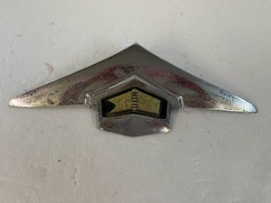 Vintage 1950s Kaiser Manhattan Trunk Embelm-#792064