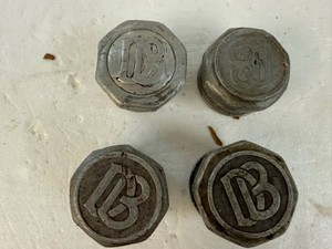 4 Grease Caps