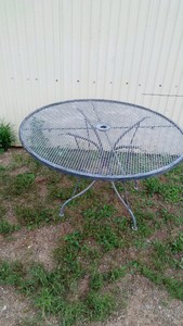 Metal round patiotable