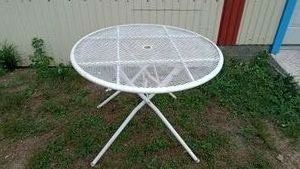 Fold-up metal patio table