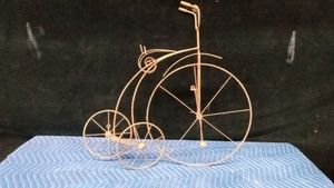Metal bicycle wall decor