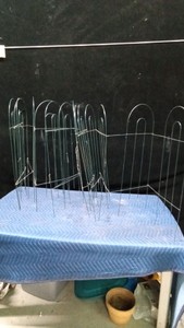 Foldable garden fence