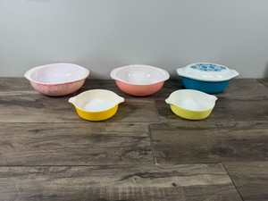 Lot of Vintage Pyrex Dishes