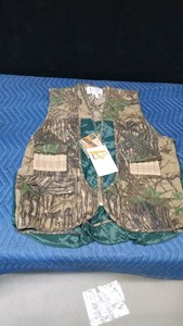 Camouflage hunting vest