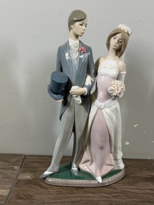 Vintage Lladr porcelain figurine titled Matrimony (also commonly referred to as Wedding Day or by its Spanish title, Boda Arrogante), catalog number #1404.