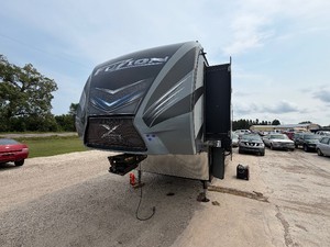 2017 Keystone Fuzion 417 5th wheel toy hauler