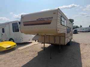 1987 Wilderness by Fleetwood 255K