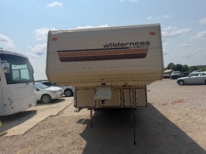 1987 Wilderness by Fleetwood 255K