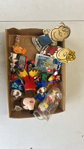 miscellaneous lot of figures, peanuts, DuckTales, Disney, Bugs Bunny