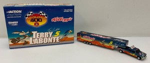 Collectible 2001 Tony Labonte Looney Tunes Limited Edition 1 Of 1,770 RCCA 1 Of 738 164th Scale Die Cast Dually With Trailer