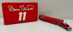 Collectible Bill Elliott #11 164th Scale Die Cast Dually WithShow Trailer