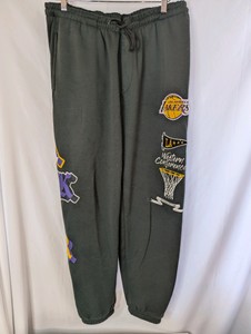 Dark gray Mitchell & Ness Los Angeles Lakers Champ City fleece joggers, size XL