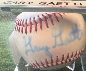 Gary Gaetti Autographed Baseball with COA in display case- 87 Minnesota Twins W.S. Champion 