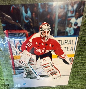 Jim Carey Signed - Autographed Washington Capitals 8x10 inch Photo Carrey