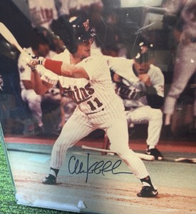 Chuck Knoblauch Autographed Framed 8 x 10 Picture- Minnesota Twins 2nd Baseman