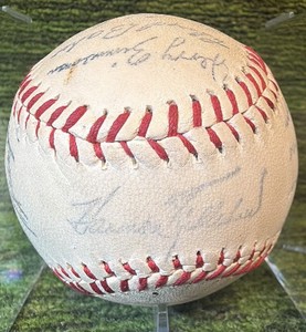 Vintage Minnesota Twins TEAM Autographed Baseball with Harmen Killebrew Sweet Spot, Bob Allison, Tony Oliva, and MANY MORE 
