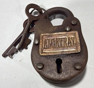 Alcatraz Padlock (rusty) with 2 Working Keys