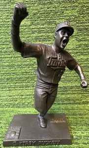 Pepsi-Cola Kirby Puckett #34 Hall of Fame Minnesota Twins Bronze Statue