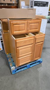 Hampton Bay Kitchen Cabinet Lot of 6 in Medium Oak