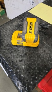 DEWALT 20V60V MAX FLEXVOLT Lithium-Ion 9.0Ah Battery and Charger Starter Kit