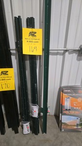 VEVOR 5 ft. Fence Post, T-Post Heavy-Duty Metal Fence Posts, Sturdy Steel Fence Stakes for Garden Yard, Lawn, Green