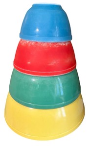 B2- Vintage Pyrex Primary Colors Nesting Mixing Bowl Set