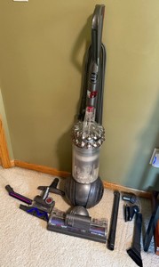 B2 - Dyson Cinetic Ball Animal Upright Vacuum & Attachments