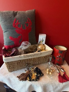 Christmas Decor, Holiday Tableware & Textiles Mixed Lot