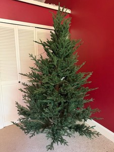 7 Pre-Lit Artificial Christmas Tree - Untested
