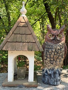 Design Toscano Owl Statue & Wooden Bird Feeder Mixed Lot