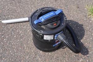 Snow Joe 4.8 Gallon Cold Ash Vacuum