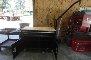 Yukon Mobile Workbench with Storage and Hydraulic Lift
