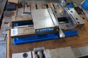 Kurt DX6 Cross-Over 6 Machine Vise