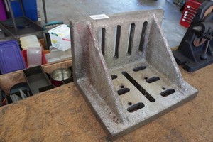 Cast Iron Slotted Angle Plate