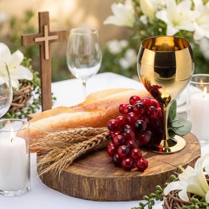 $34 Qinyoung Holy Communion Table Decorations Mesas De Santa Ceia Baptism Sets 1 Gold Chalice 1 Lifelike Grapes, 1 Fake Bread, 30 Wheat Stalks First Communion Eucharist Table Decor DIY Church Supplies