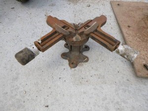 Heavy Duty Square Vise