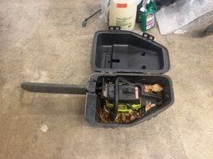 Poulan Farmhand Gas Chain Saw with Carrying Case 2900 20 Blade (Works well 2 years ago last used)